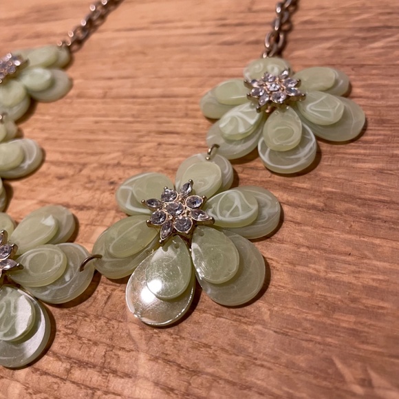 Necklace Fashion Jewelry Green Flower Pattern Accessory - Picture 3 of 6